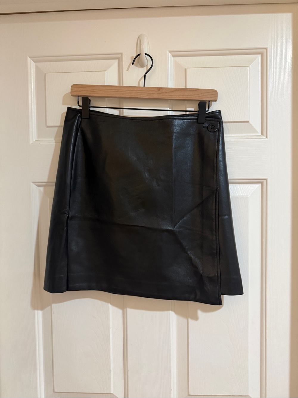 Aritiza Babaton Skirt
